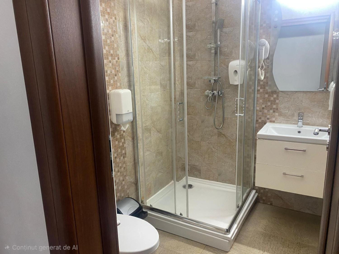 Bathroom 2, Hotel Ostrov, Calimanesti