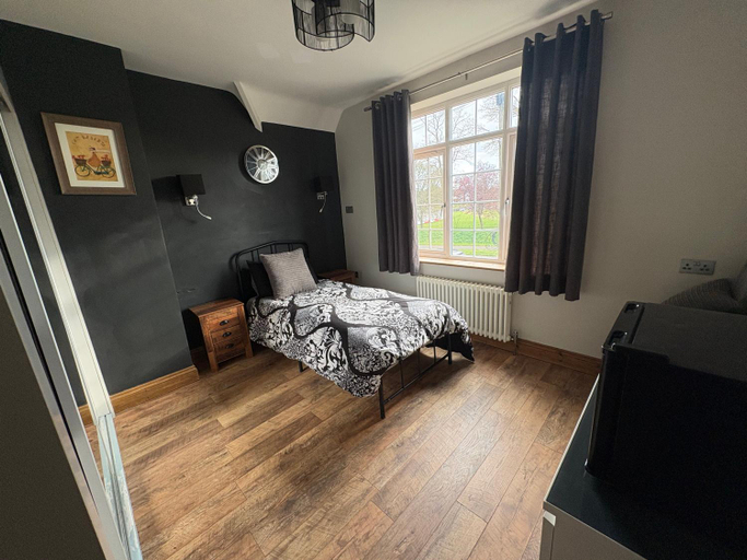 Bedroom 3, The Singles Motel, Leicester
