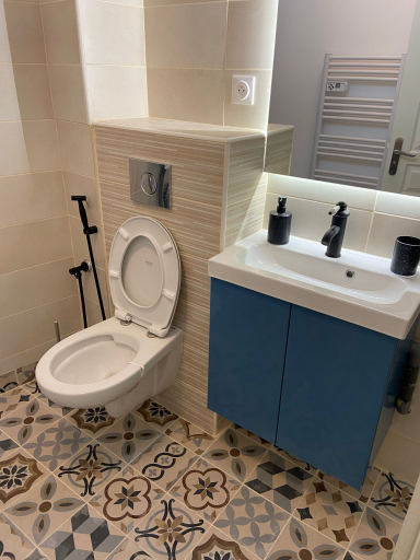 Bathroom 5, 5 Pl. Marcadieu, Hautes-Pyrénées