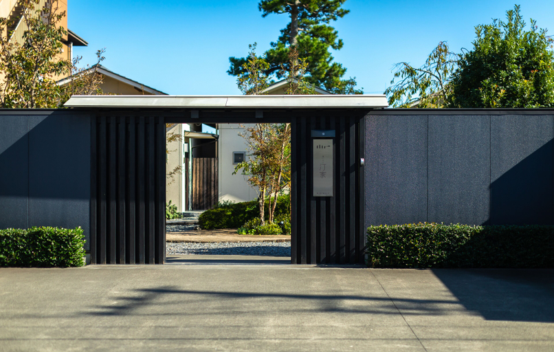 Exterior & Views