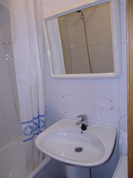 Bathroom Sink 3, Apartamentos Plaza, Granada