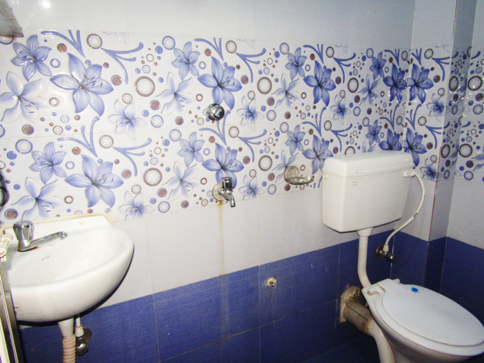 Bathroom 4, Goroomgo Glory Puri, Puri