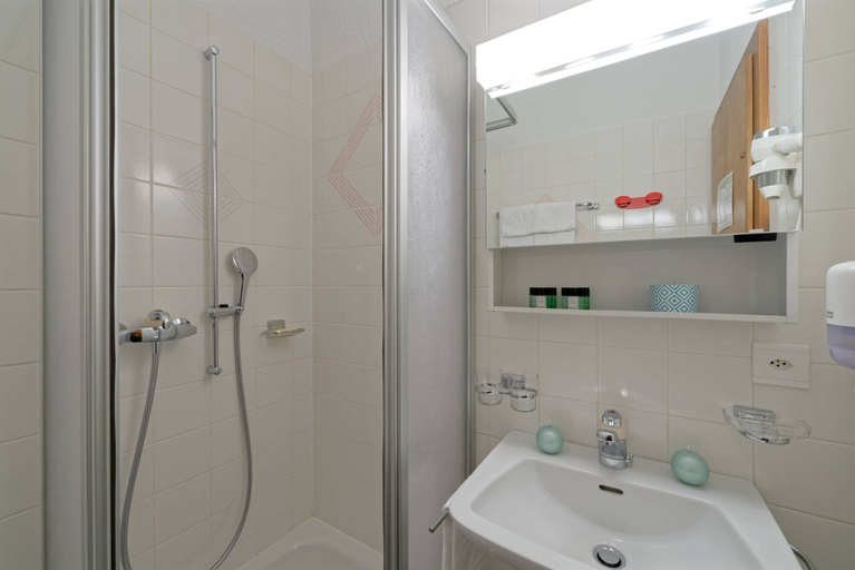 Bathroom, Hôtel Terminus, Entremont