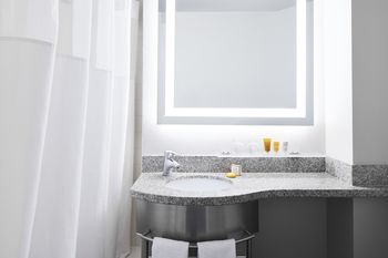 Bathroom, Radisson Hotel New York Wall Street, New York