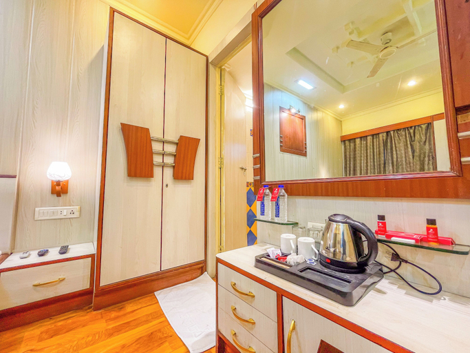 Others 5, Hotel Thakur Galaxy - Nr Railway Station, Nagpur