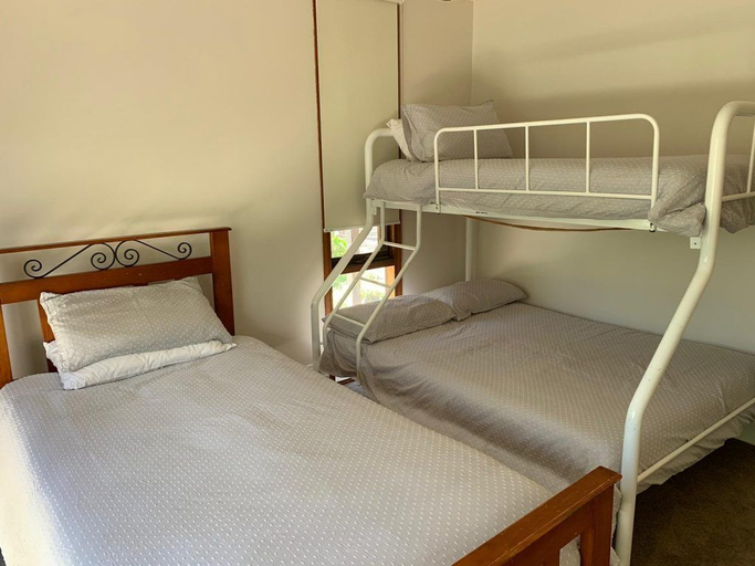 Bedroom 3, Torrumbarry Weir Holiday Park, Campaspe - Rochester