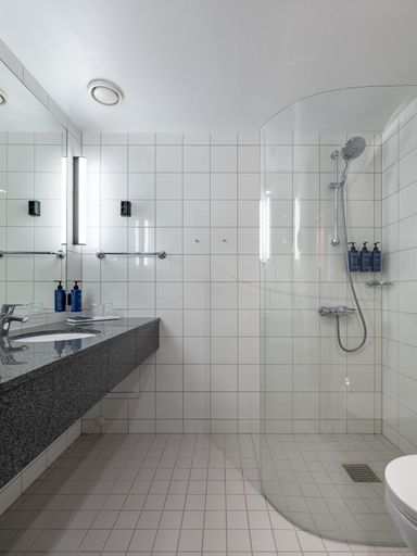 Bathroom 4, Radisson Blu Hotel, Trondheim Airport, Stjørdal