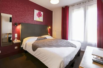 Others 2, Brit Hotel Terminus, Charente