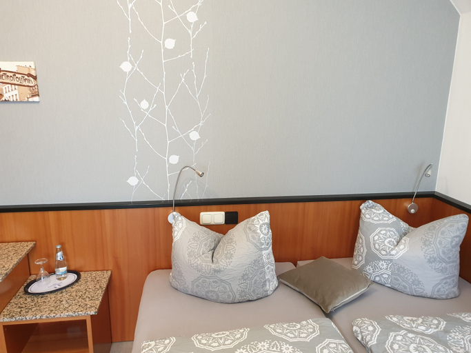 Bedroom 2, Hotel Sonnenschein --Nur fur Geschaftsreisende--, Elbe-Elster