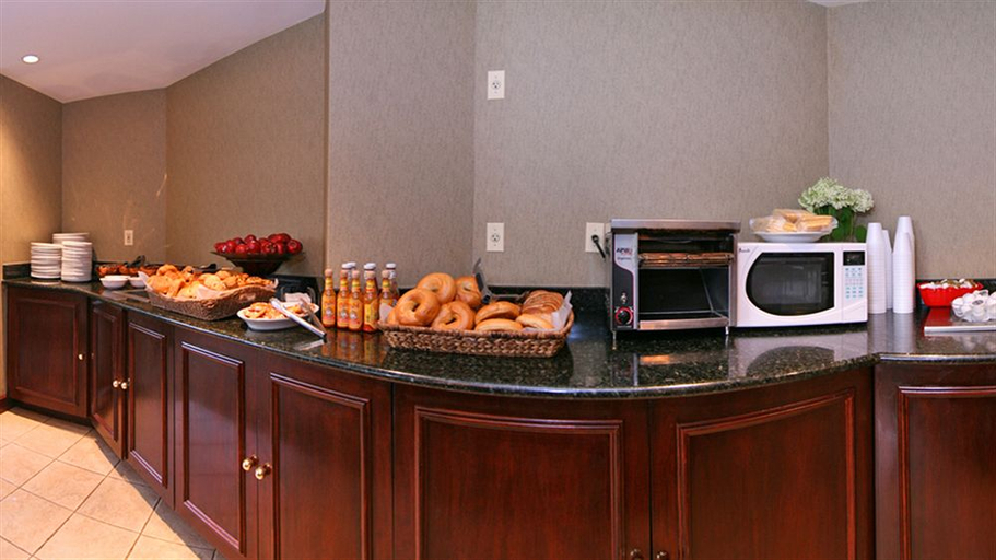 Breakfast Area, The Virginian Suites, Ascend Hotel Collection, Arlington