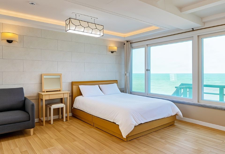 Bedroom 2, Gangneung Handeul Pension, Gangneung