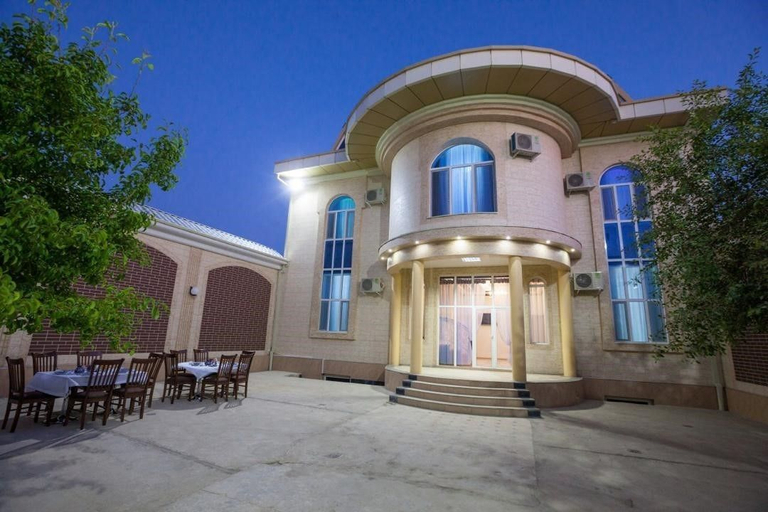 Exterior & Views