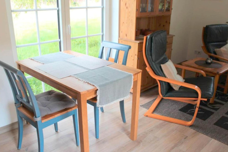 Dining 3, Ferienwohnung am Deich mit Terrasse in Burhave, Wesermarsch