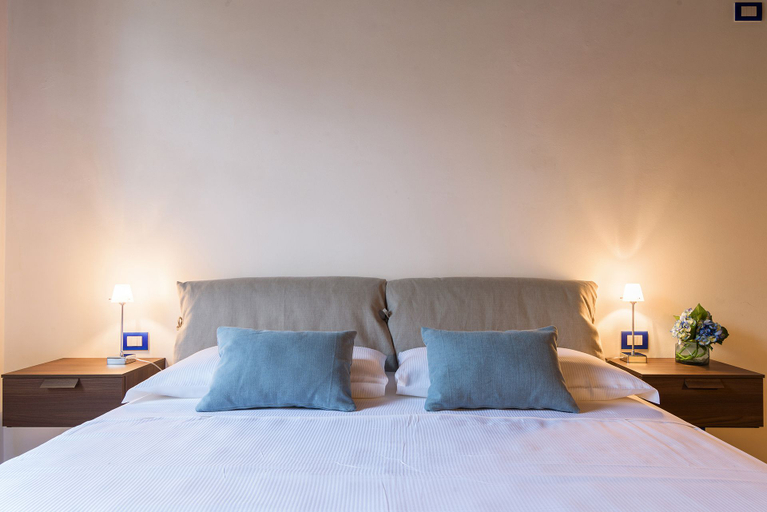 Bedroom 3, Contrada San Giacomo, Como