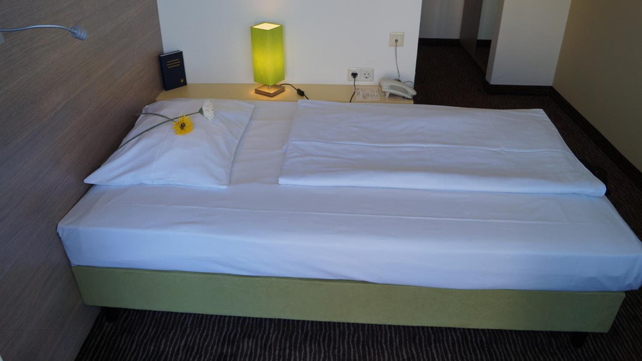 Bedroom 4, Guesthouse Fernblick, Heilbronn