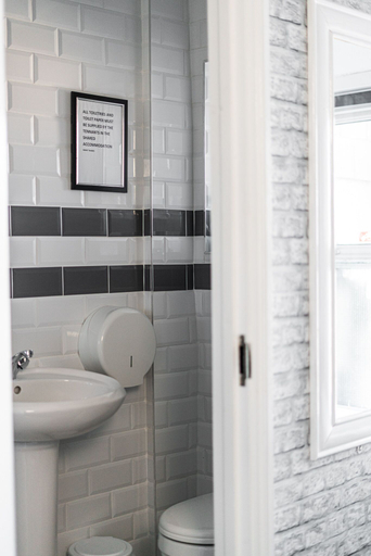 Bathroom 3, OYO Shore Surf Lodge, Cornwall