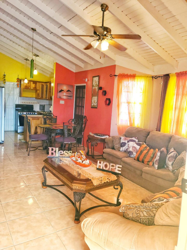 Living room 4, 2 Bed-sleeps 4-gated Community-5 Min Town Centre