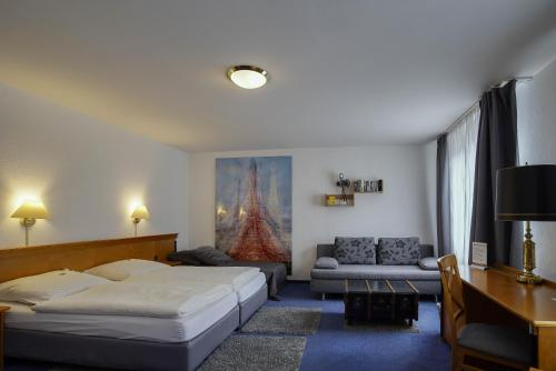 Others 2, Hotel Maxim, Mettmann