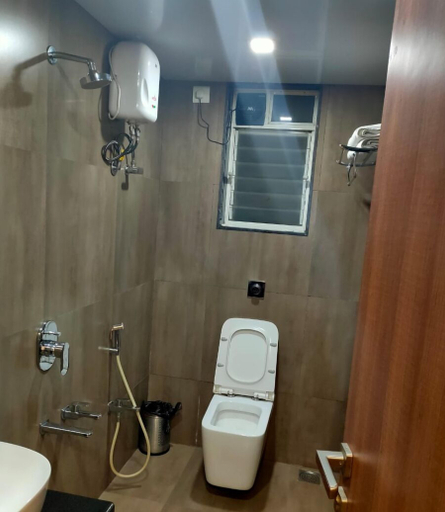 Bathroom, Hotel Vrushali Inn, Thane