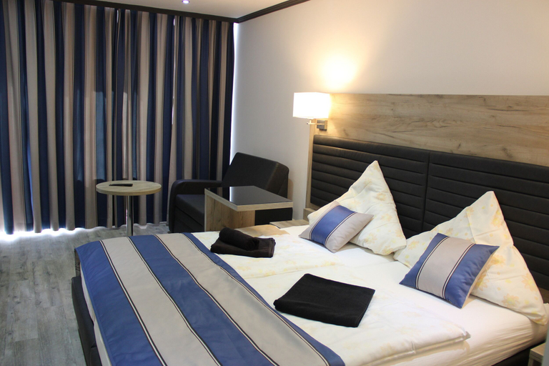 Others 3, Hotel Zum Halbmond, Herzogtum Lauenburg