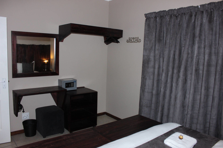 Bedroom 4, La Bri Self Catering, Thabo Mofutsanyane