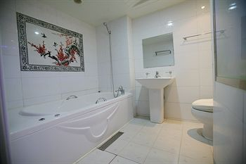 Bathroom, Rainbow Hotel Hwagok, Gangseo