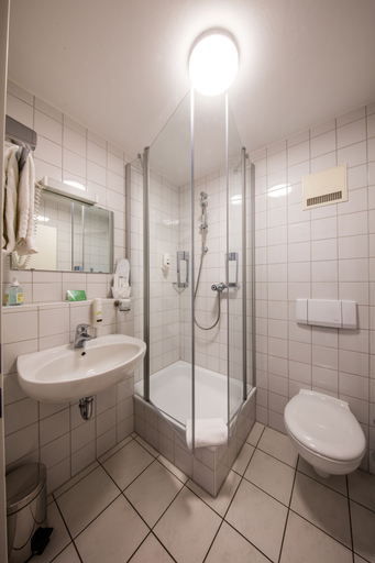 Bathroom 3, Augustinum Hofgut Algertshausen, Landsberg am Lech