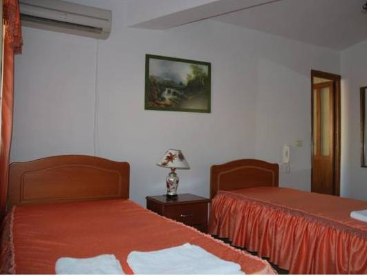 Others 4, Hotel Berati, Beratit