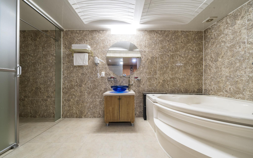 Bathroom, Wonju H, Wonju