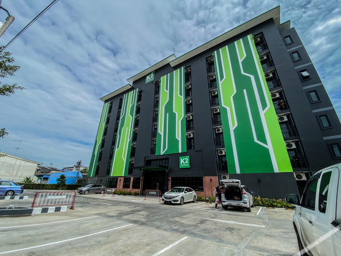Exterior & Views