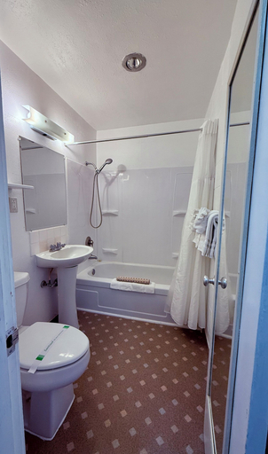 Bathroom 5, The John Day Motel, Grant