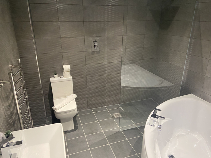 Bathroom 3, SGT Peppers 1-Bedroom City Centre Apartment, Sefton