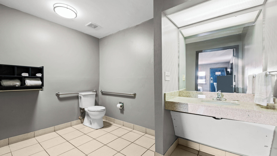 Bathroom 3, Motel 6 Prattville, AL, Autauga