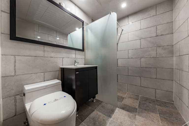 Bathroom, Black Pearl Gongju, Gongju