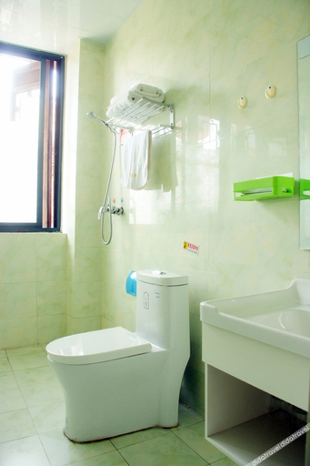 Bathroom, Riverside Hotel, Zaozhuang