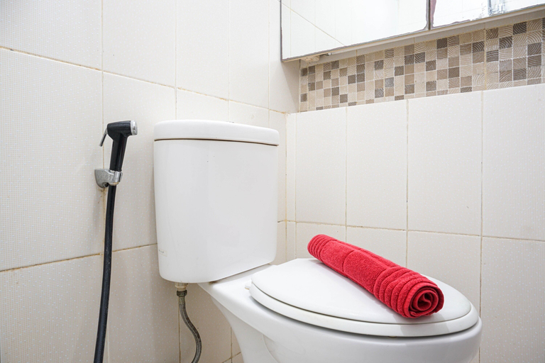Bathroom 5, Comfortable Studio @ Green Bay Pluit Apartment, North Jakarta