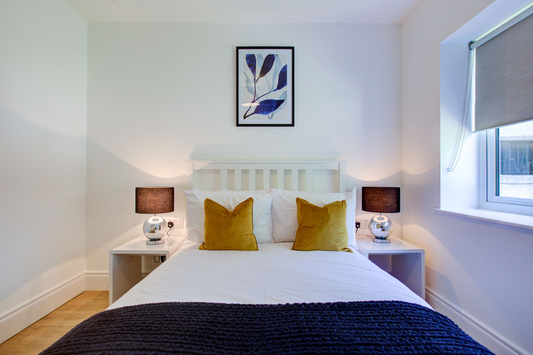 Others 5, Hybrid Resi - New Malden, London