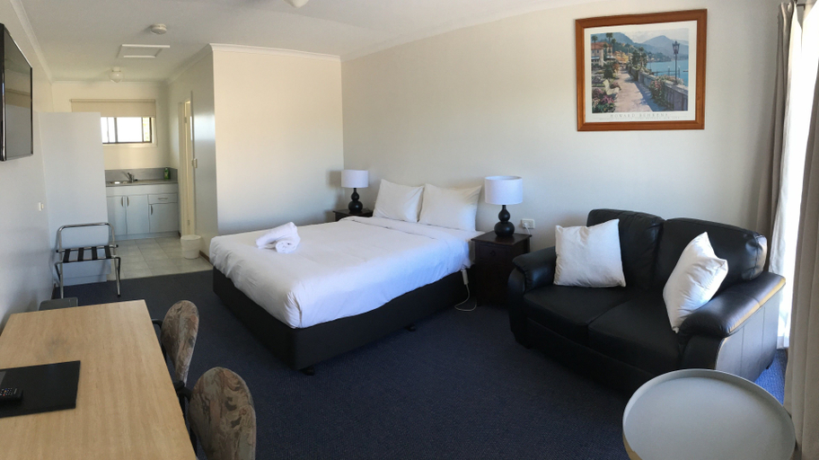 Bedroom 2, Seasonal South Motel & Function Centre, Central Coast - Pt A