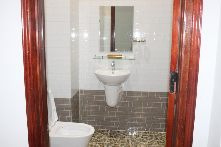 Bathroom 5, Van An 2 Hotel, Tuy Hoa