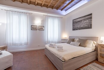 Others 5, Santa Croce Place by Mmega, Florence