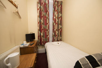 Guestroom 4, Golden Strand Hotel, London