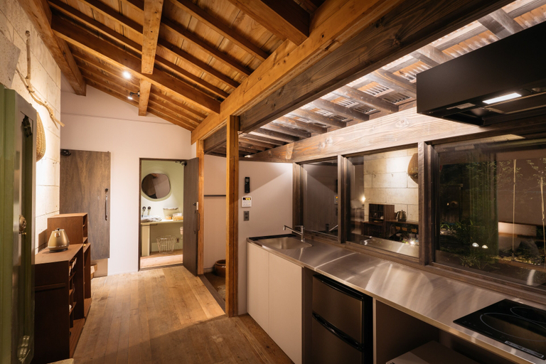 Others 5, Bed and Craft, Nanto