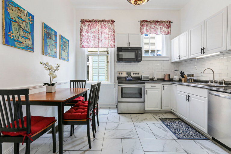 Others 3, Uptown Spacious 4BD w Historic Charm, Orleans