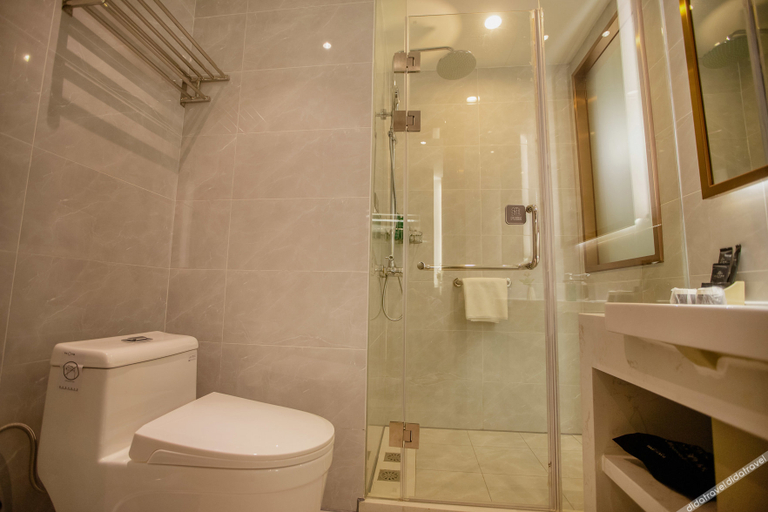 Bathroom 3, Magnotel Yangzhou Jinghua Cheng Wangyue Road, Yangzhou