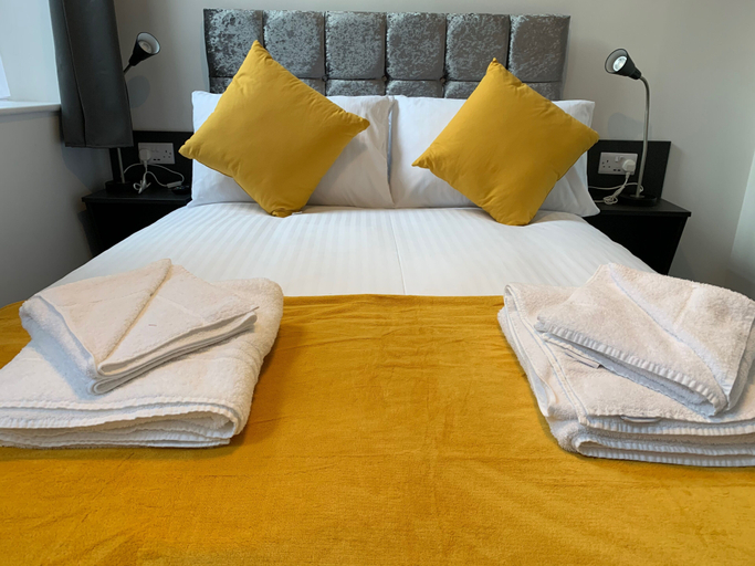 Bedroom 1, Kings Cross by Pureserviced, Plymouth