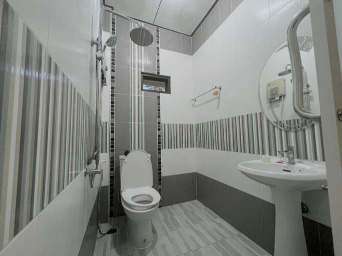 Bathroom 4, Thungwua laen resort, Pathiu