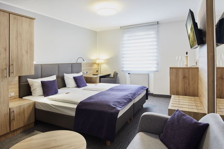 Others 2, Hotel Rose, Rheingau-Taunus-Kreis
