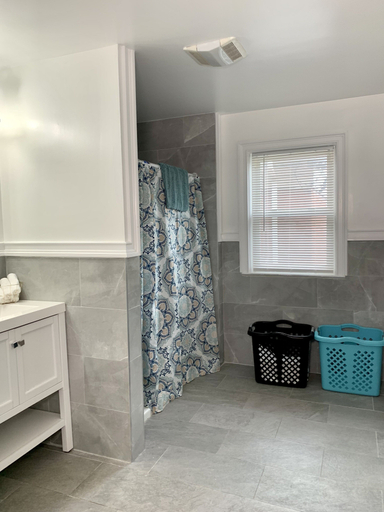 Bathroom 4, Texas Hold-em Duplex- 3BR Free Parking, Niagara
