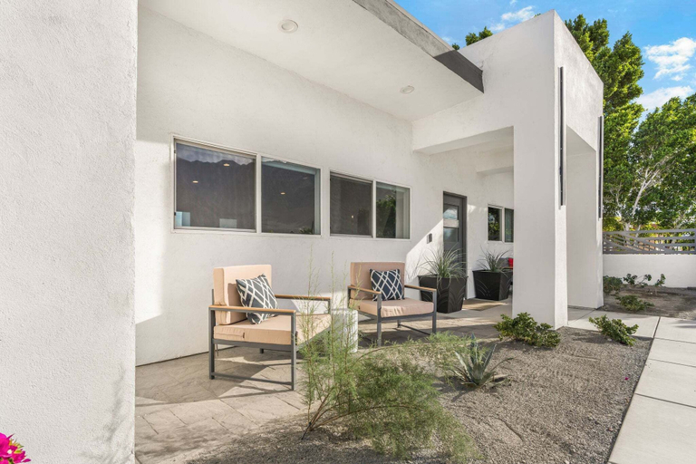 Terrace/patio 3, Sunview Escape, a Freshly Remodeled Retreat!, Riverside