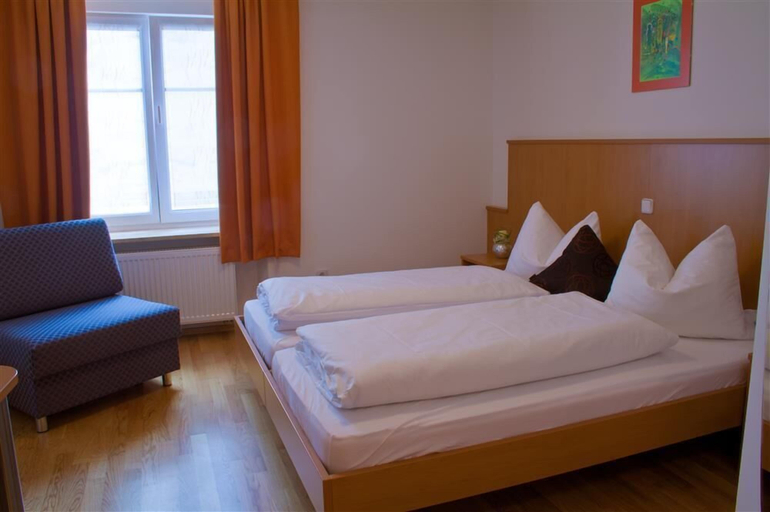 Bedroom 3, Baringer Hof, Neuburg-Schrobenhausen